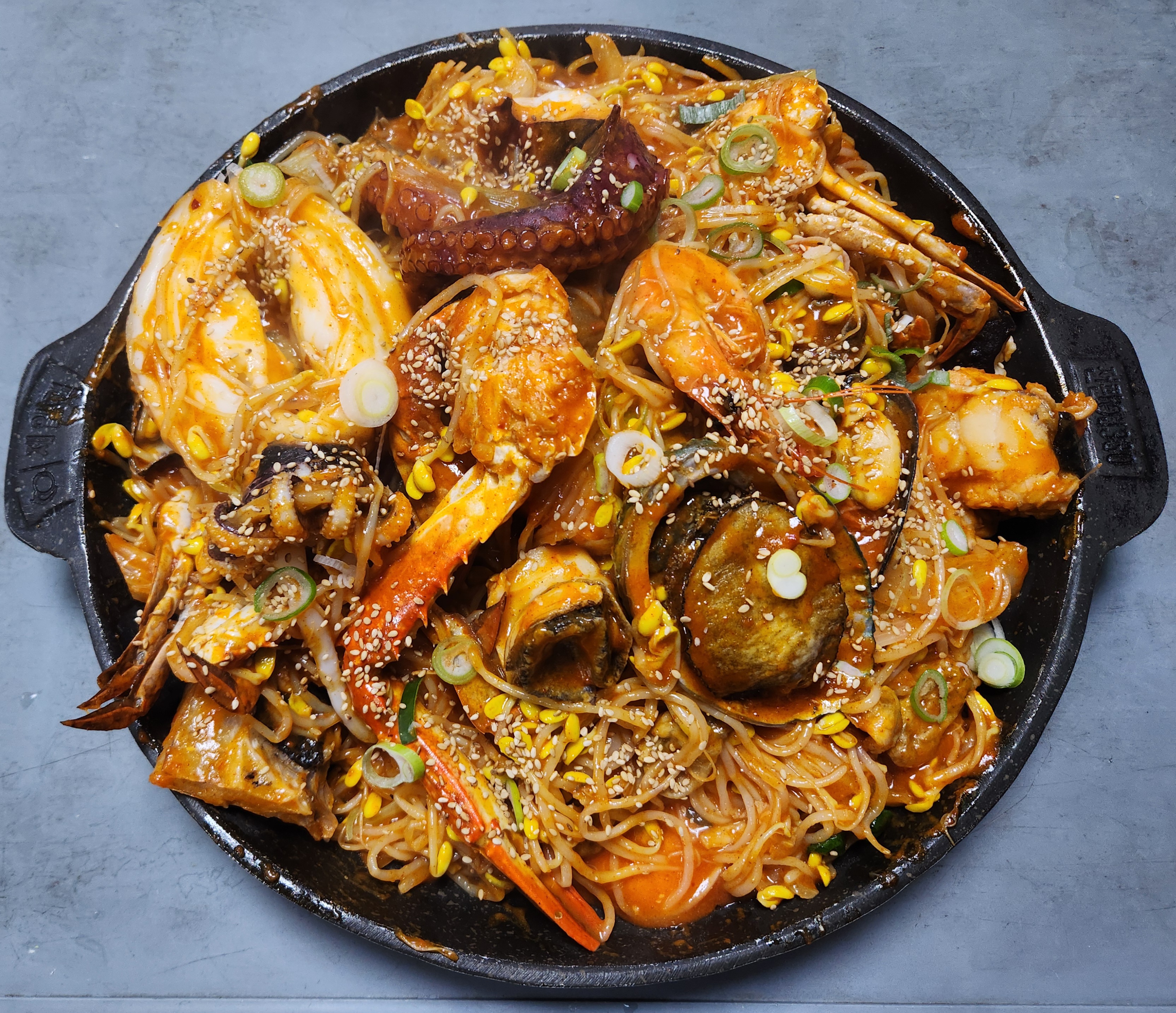 Spicy braised seafood