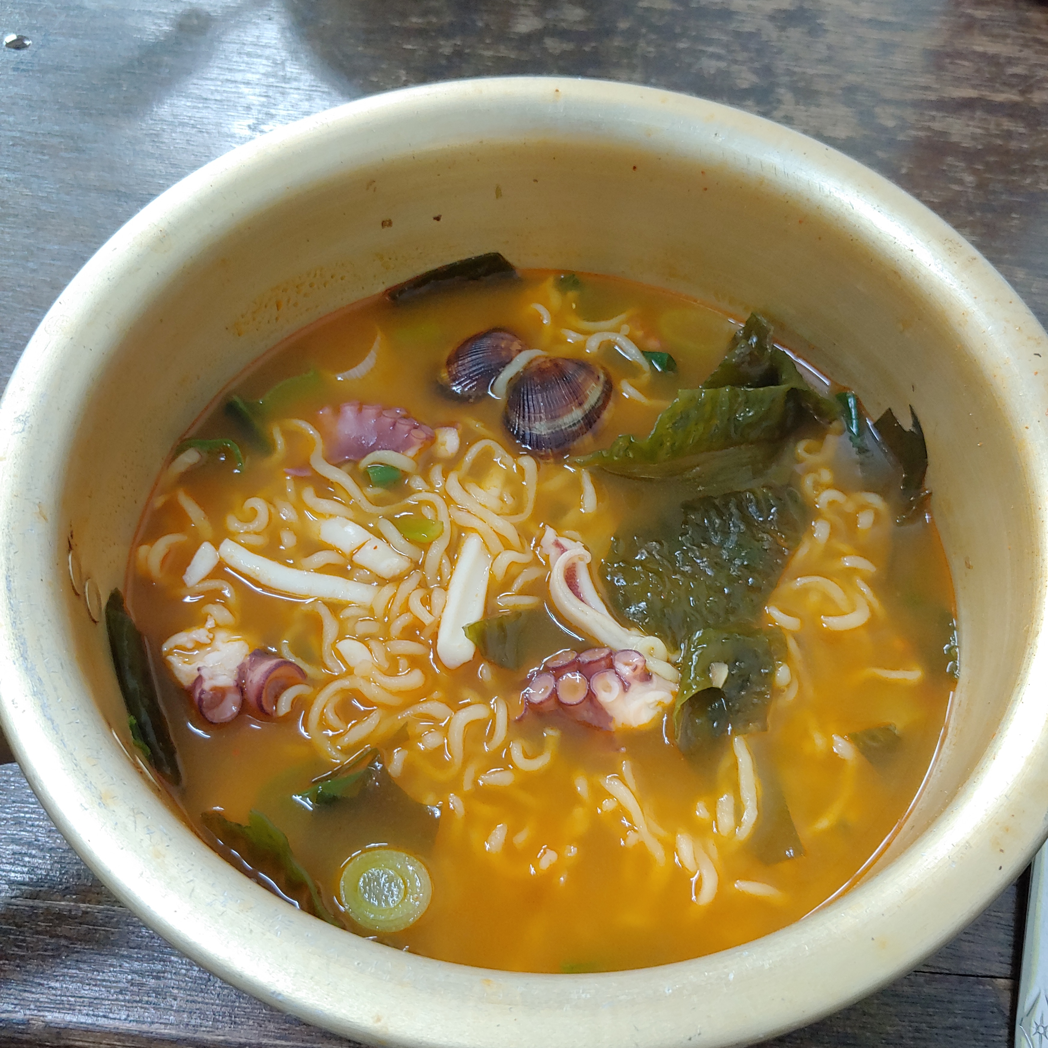 Seafood ramyeon