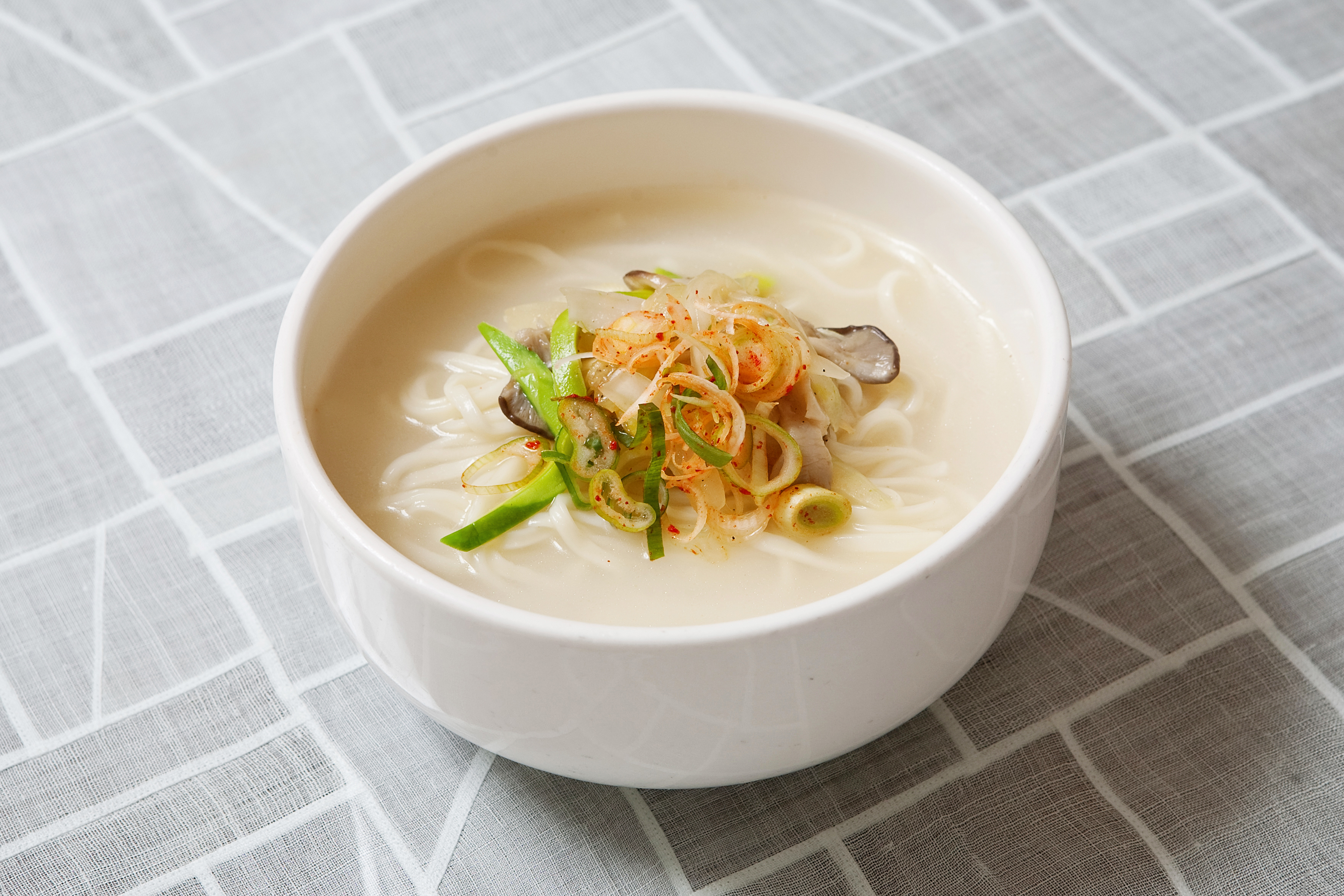Knife-cut noodles in beef-bone broth