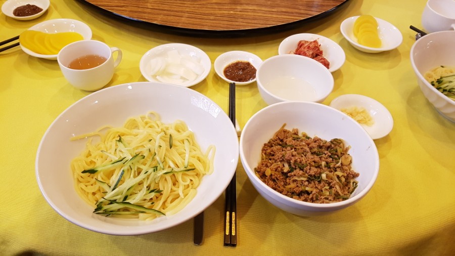 White jajang noodles