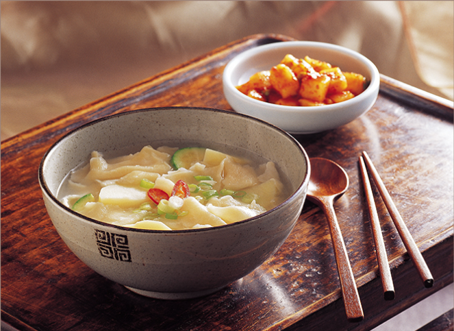 Hand-torn noodle soup